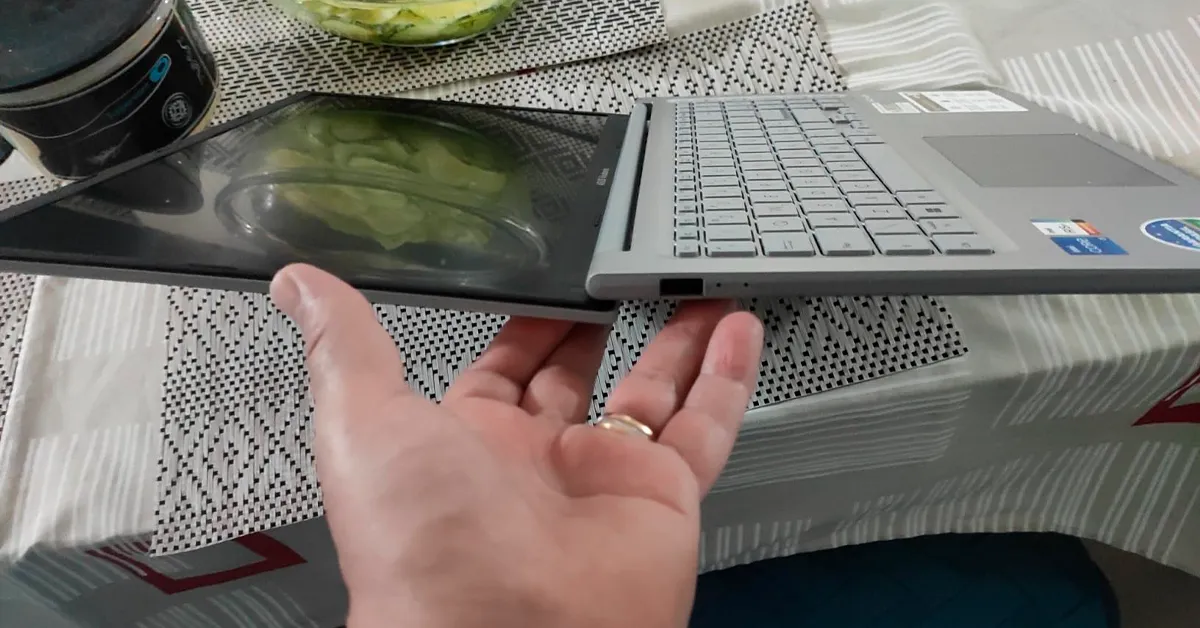 Notebook ASUS Vivobook 15, Intel Core i5 1235U, 8 GB, 512GB SSD, W11 Home, Tela 15,6" FHD, Cool Silver - X1504ZA-NJ986W